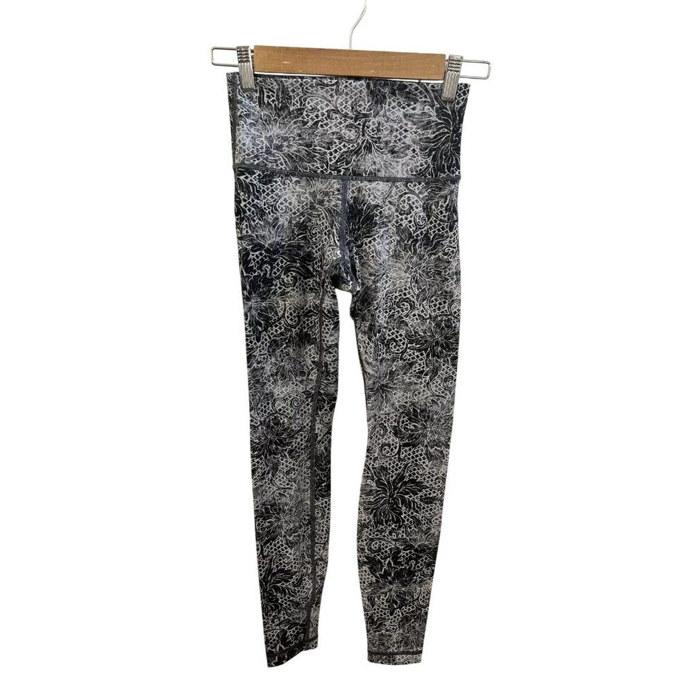 Lululemon Wunder Under High-Rise Leggings Size 4 Black & White Floral Pattern